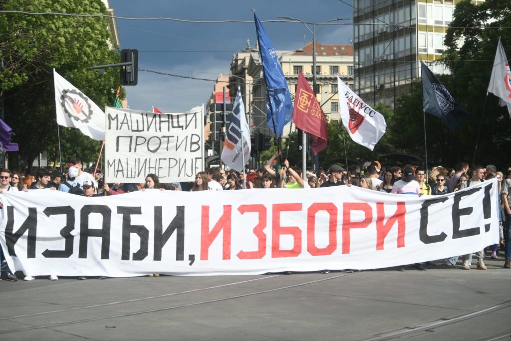transparent izbori  Beograd 30. maj 2025. Savski trg, Protest studenata hocemo izbore, pod nazivom "Svi na ulice", okupljanje kod stare Železničke stanice, studenti Foto:Filip Krainčanić/Nova.rs izadji izbori se plakat transparent