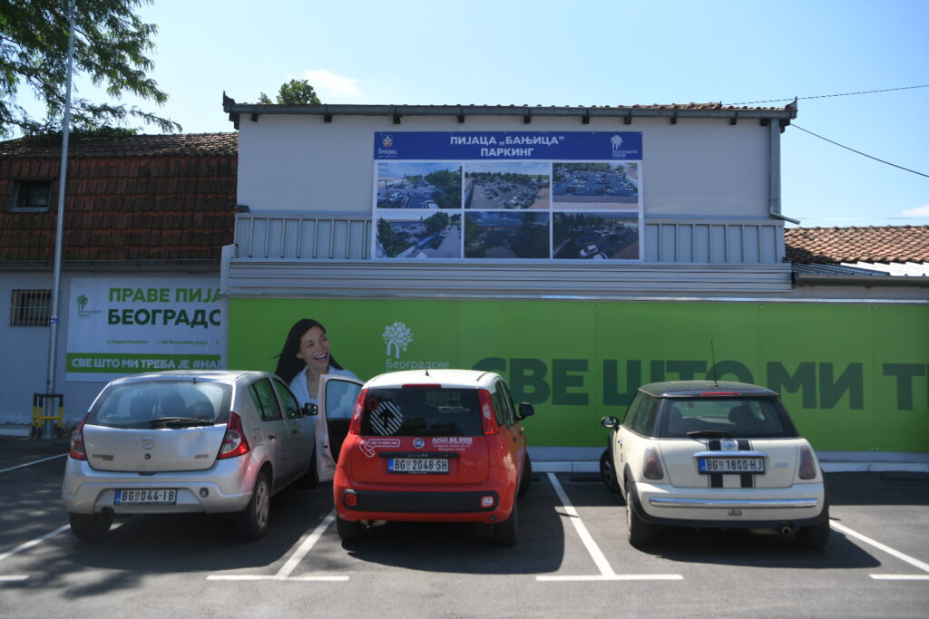 Beograd 20.05.2025. Pijaca Banjica, parking. Parking na mestu na kome je trebala da se izgradi bolnica, Paunova 2, bolnica za bolesti zavistnosti Foto: Amir Hamzagić/Nova.rs