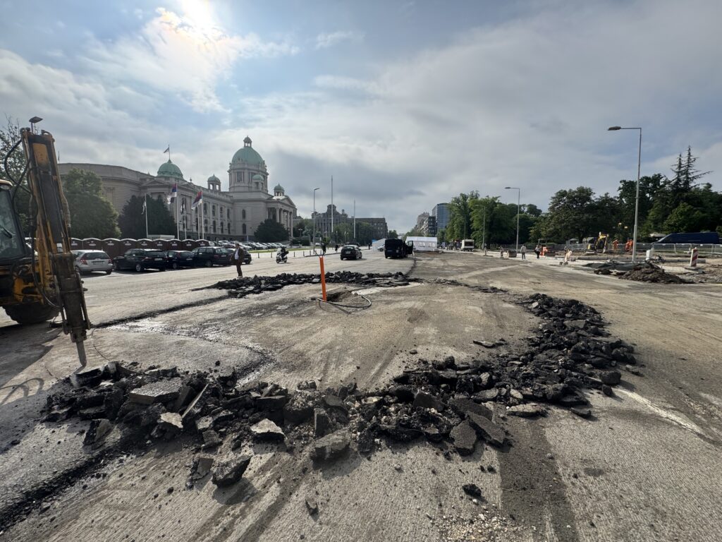 Beograd 22.05.2025. Izgradnja kružnog toka kod skupštine i trga nikole pašića, kružni tok