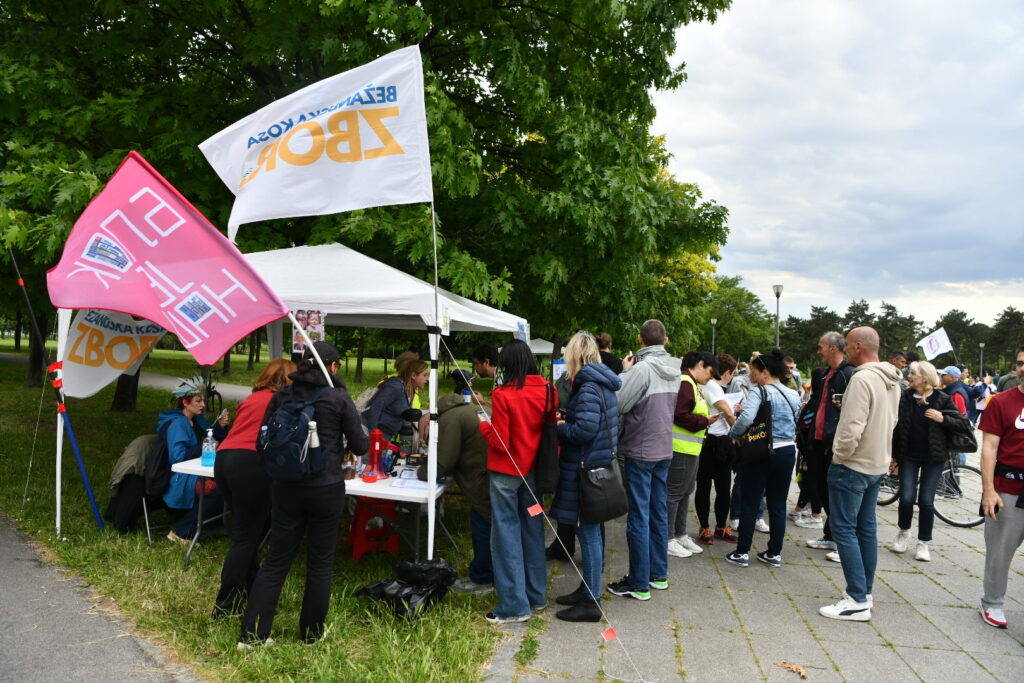 Beograd 25.05.2025. Novobeogradski zborovi, okupljanje pod sloganom Sačuvajmo park Ušće. Park kod spomenika Večna vatra, park Ušće, zborovi, piknik, akcija Foto: Vesna Lalić/Nova.rs