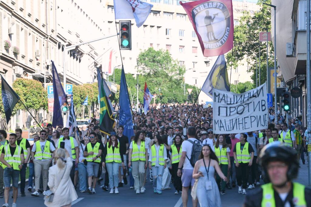 Beograd 01. jun 2025. Studentski protest Decentralizacija Srbije, Vostani Serbije, blokada mostova Gazela i Brankov, studenti Foto:Filip Krainčanić/Nova.rs