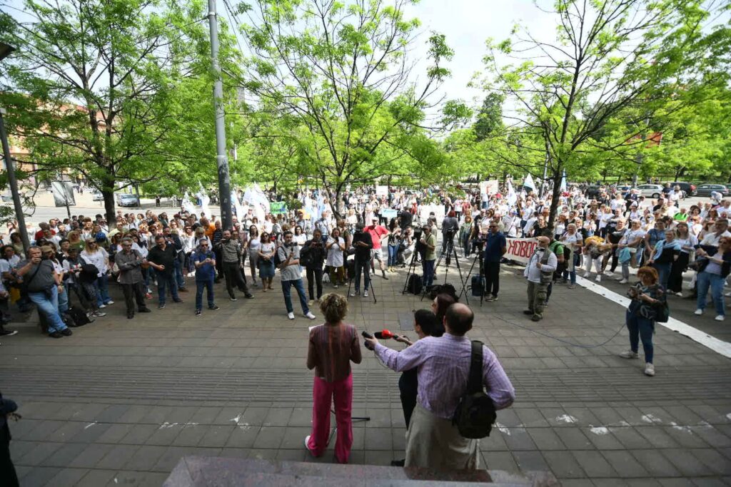 1745317897-protest-ministarstvo-prosvete-220425-foto-filip-kraincanicn-nova-rs-54-1024x683.jpg