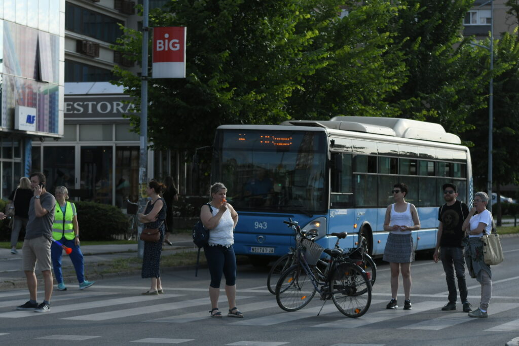 Novi Sad 03. jun 2025. Zborovi građana Novog Sada četvrti put organizuju blokade najprometnijih raskrsnica u gradu, sa zahtevom da se raspišu izbori za savete mesnih zajednica, blokada raskrsnica, Foto:Nova.rs ( Nenad Mihajlovic)