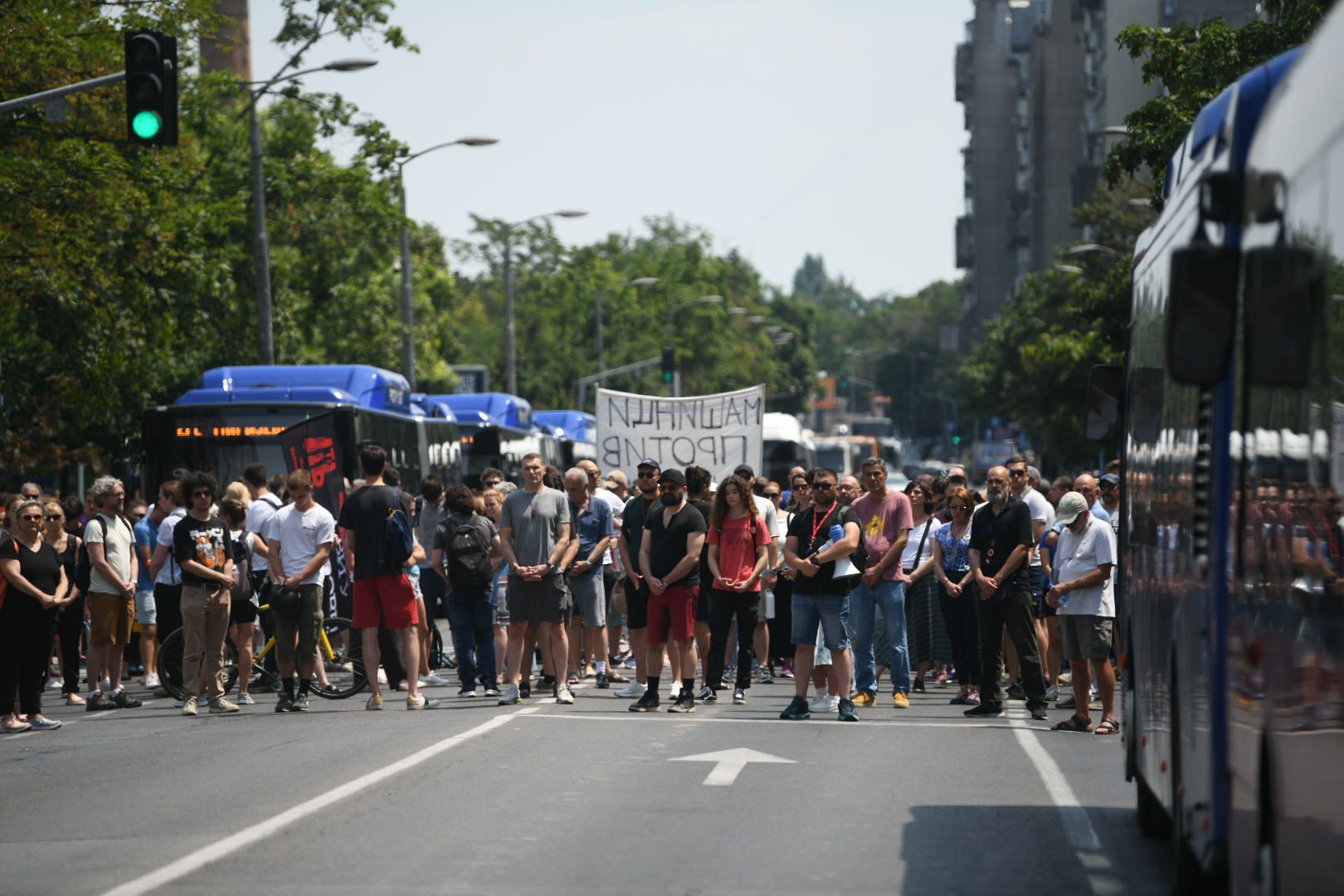 Beograd 06. jun 2025. Protest ispred policijske stanice MUP u Ulici 29. novembra, studenti pisten studentski novinar Foto:Filip Krainčanić/Nova.rs