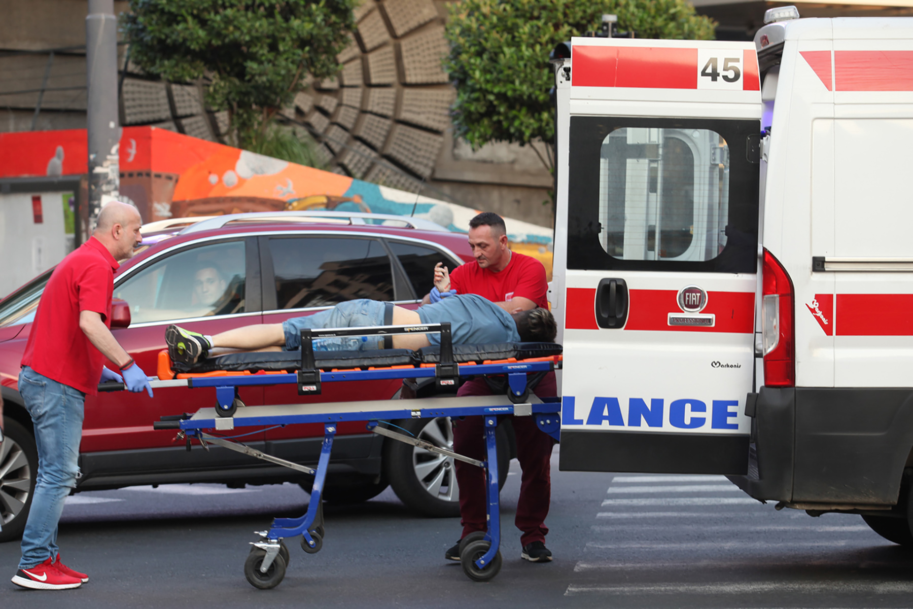 vrucina_i_hitna_pomoc__397769__photo_E-Stock_nenad_milosevic