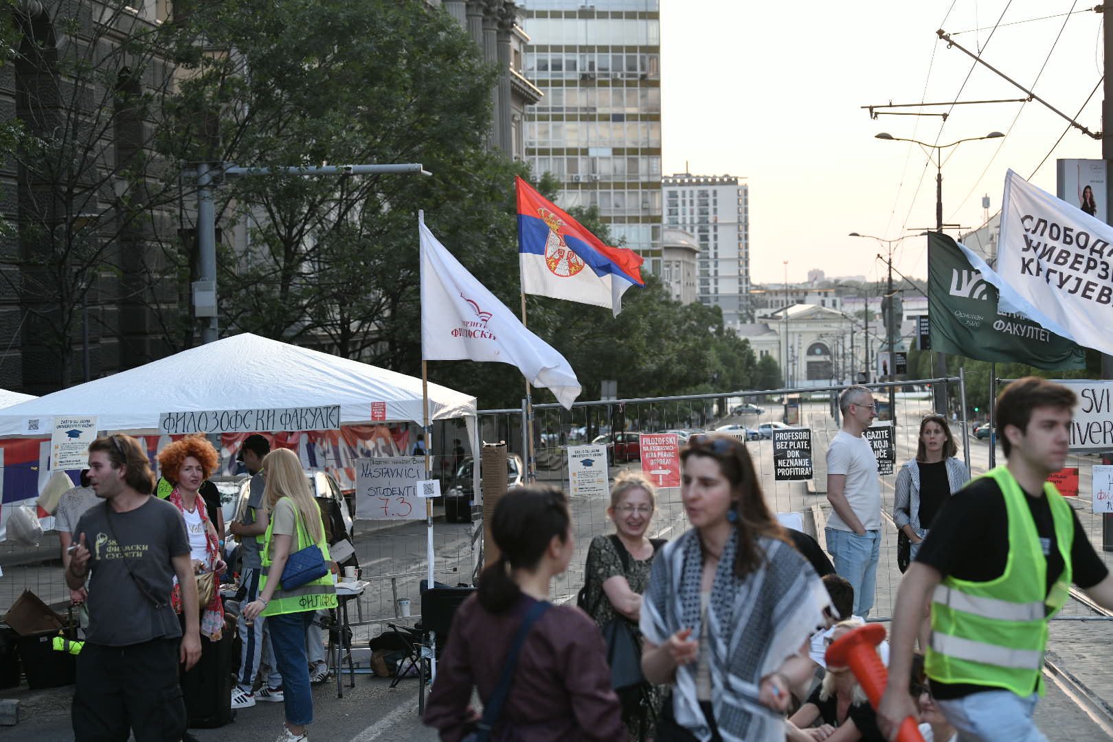 Beograd 13. jun 2025. Inicijativa "Pobunjeni univerzitet", protest "Fakulteti na raskrsnici" ispred Vlade Srbije u Beogradu, peti dan Foto: Goran Srdanov/Nova.rs