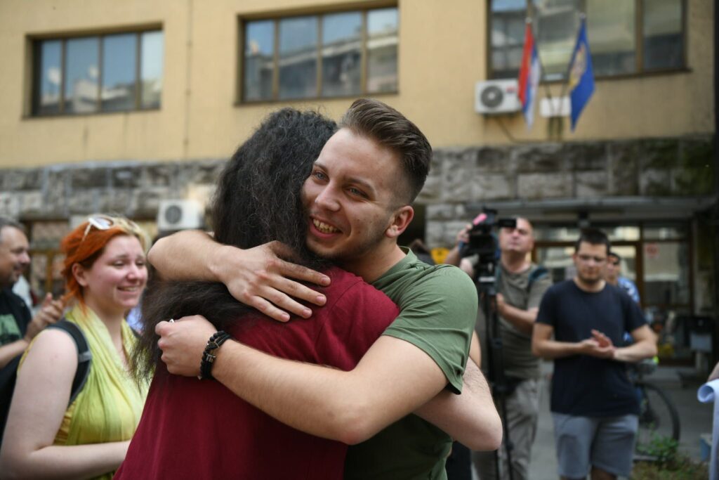 Beograd 06. jun 2025. Protest ispred policijske stanice MUP u Ulici 29. novembra, studenti pisten studentski novinar Foto:Filip Krainčanić/Nova.rs
