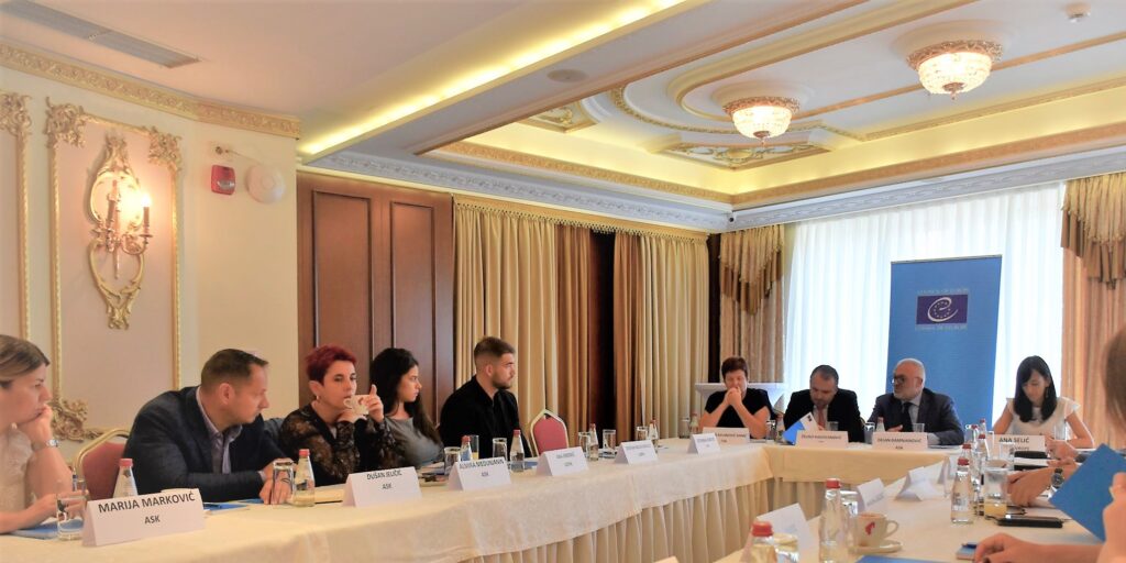 četvrta s desna na levo