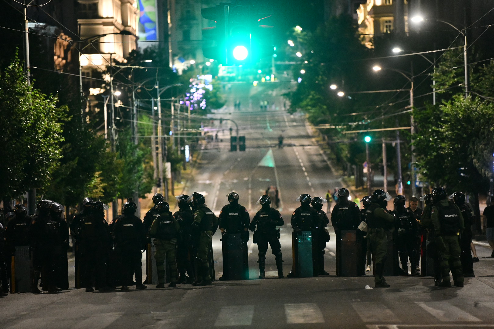 Beograd 28.06.2025. Kordon policije, kordoni policije u ulici Kneza Miloša. Građani i policija  Protest Vidimo se na Vidovdan, veliki studentski protest  Foto: Vesna Lalilć/Nova.rs