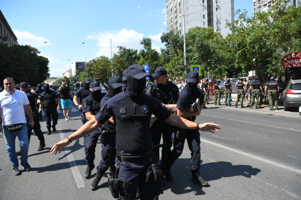 Beograd 30. jun 2025. Zemun, građani nastavljaju sa blokadom centralni ulica u Zemunu haspenje građanska neposlušnost policijska brigada fantomka tonfa Foto:Amir Hamzagić/Nova.rs