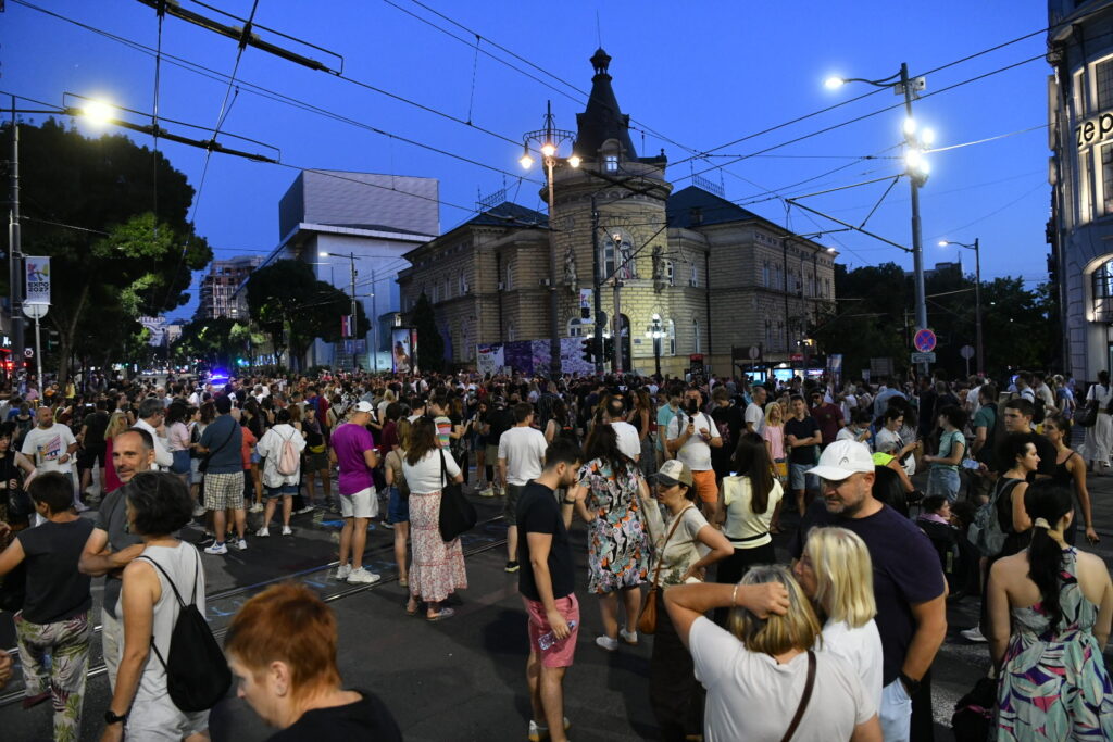 1751396652-blokada-ispred-skc-a-foto-vladislav-mitic-nova-rs-1-1024x683.jpeg