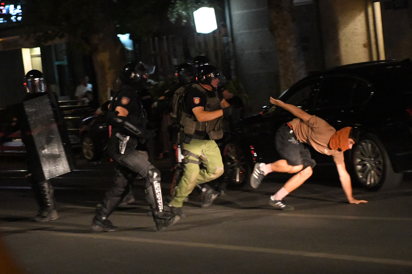 Beograd 03. jul 2025. Razbijanje blokada kod Vuka, građanska neposlušnost  prebijanje policija hapsenje  Foto:Amir Hamzagić/Nova.rs