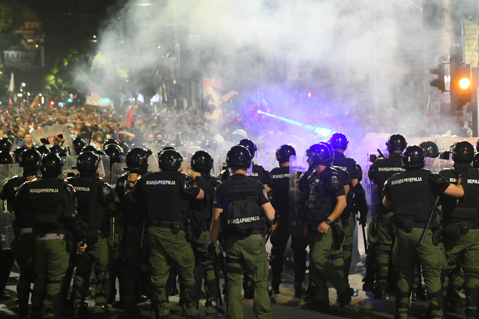 Beograd 28.06.2025. Kordom policije, policijski kordon. Policija u kralja Milana, kod Londona, građani i policija. Protest Vidimo se na Vidovdan, veliki studentski protest  Foto: Amir Hamzagić/Nova.rs