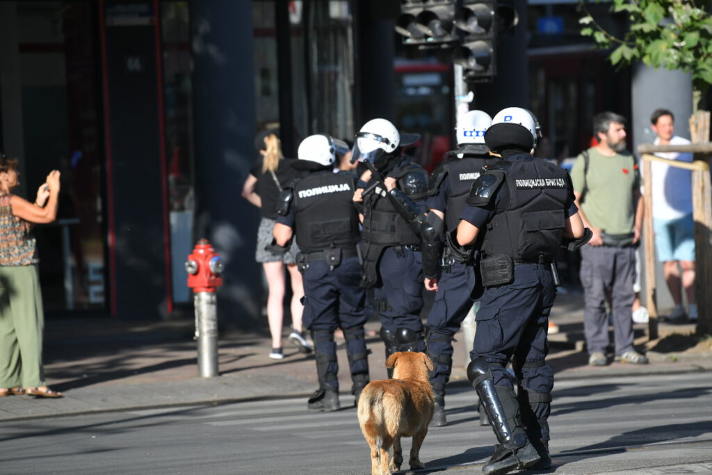 Beograd 04. jul 2025. Blokada Beograd staje u okviru akcije studenata Srbija staje zbog policijske brutalnosti prema građanima policija tonfa Foto:Amir Hamzagić/Nova.rs