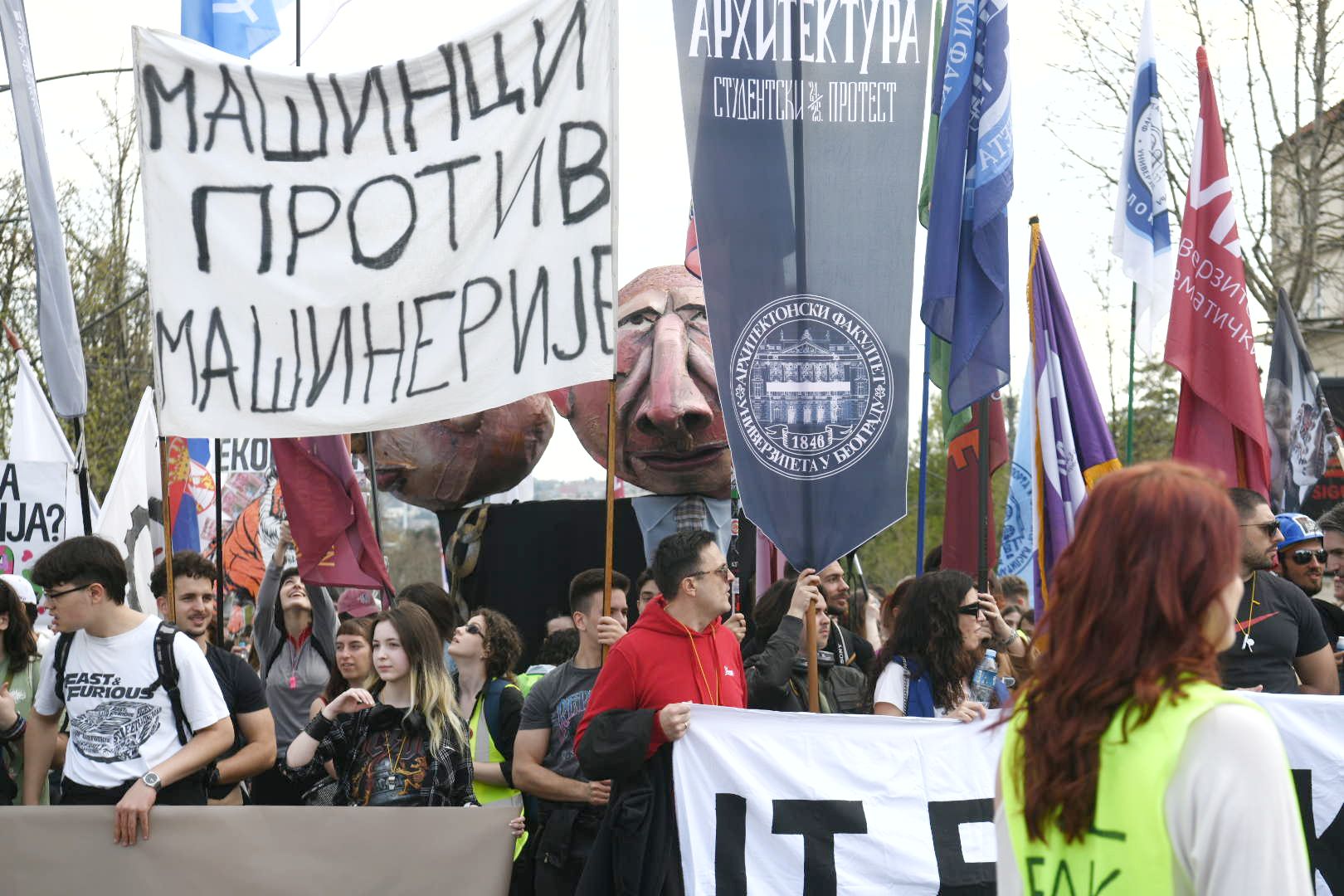 Mašinci protiv mašinerije, transparent
Beograd 04.04.2025. Dan studenata. Studentski protest, početak šetnje, studenti Foto: Filip Krainčanić/Nova.rs