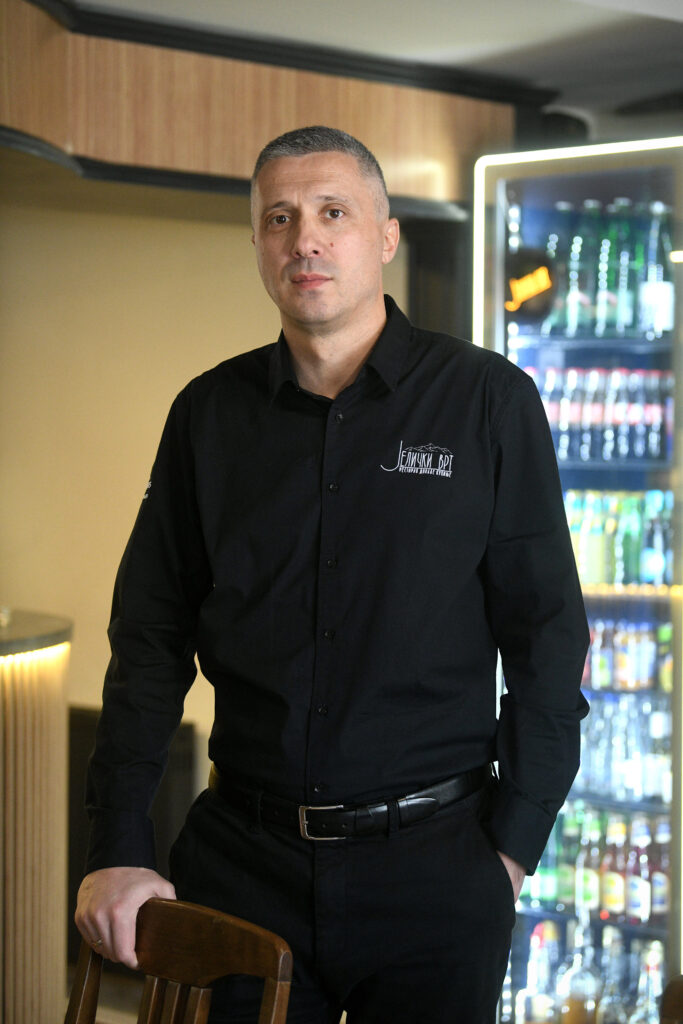 Čačak 27. decembar 2024. Bosko Obradovic bivsi politicar počeo da se bavi ugostiteljstvom, intervju u njegovoj kafani Jelički vrt Foto:Filip Krainčanić/Nova.rs