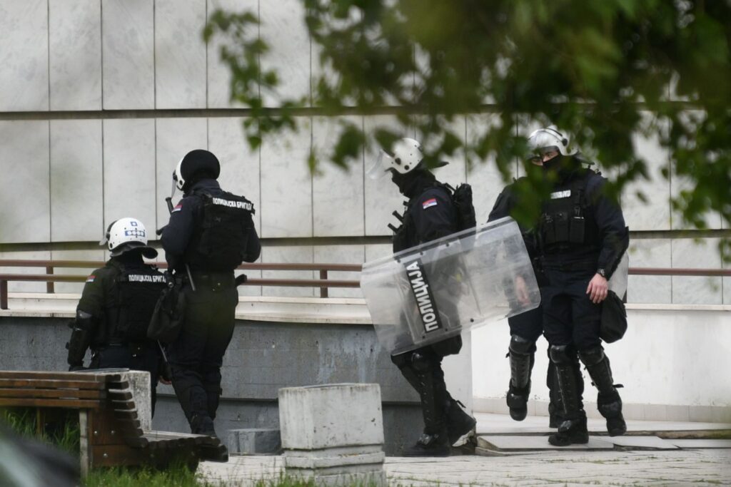 Beograd 15. april 2025. Studentska blokada Radio televizije Srbije Košutnjak, RTS, Avala film, policija, policijska brigada Foto:Filip Krainčanić/Nova.rs  fantomka bandana
