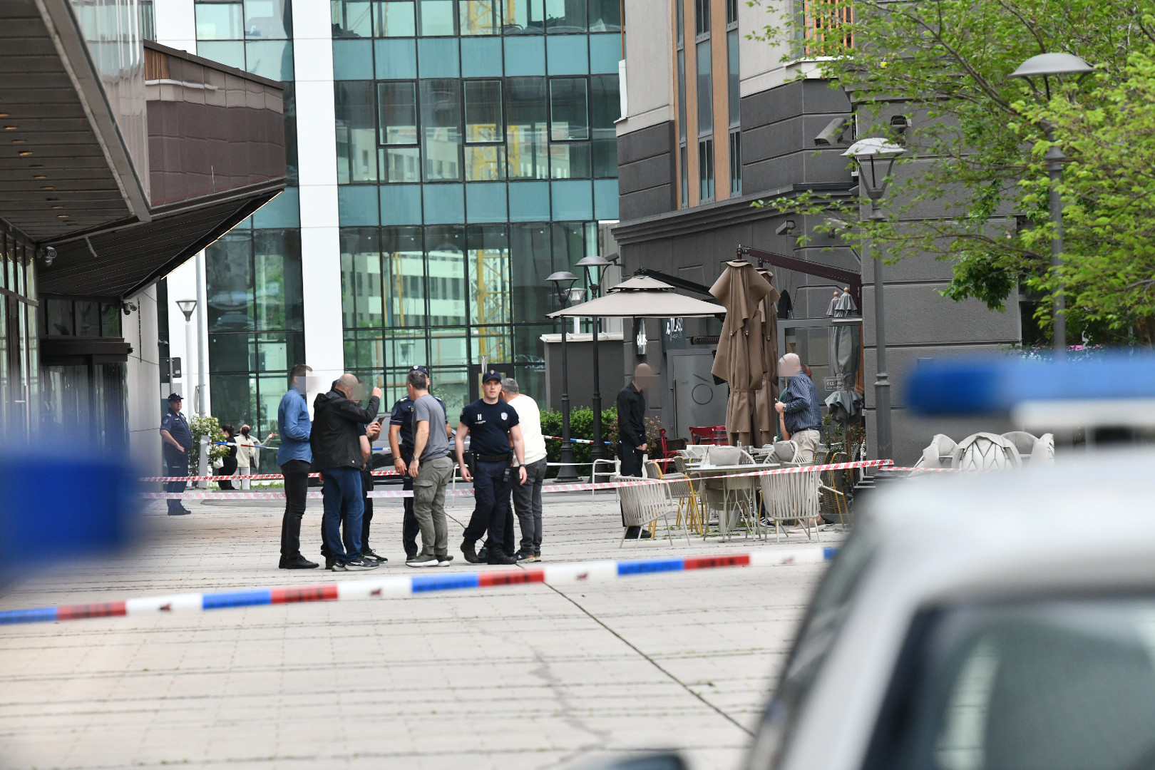 Beograd 22. april 2025. Na Novom Beogradu danas se dogodila pucnjava, pucnjava se dogodila luksuznom restoranu u naselju „West 65“, policija, uviđaj Foto:Vesna Lalić/Nova.rs