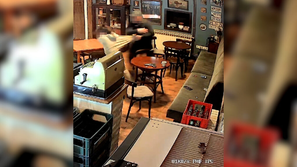 Šabac, žandarmerija, nasilje, pretnja pištoljem, pištolj Foto: Privatna arhiva/Printscreen CCTV/Video