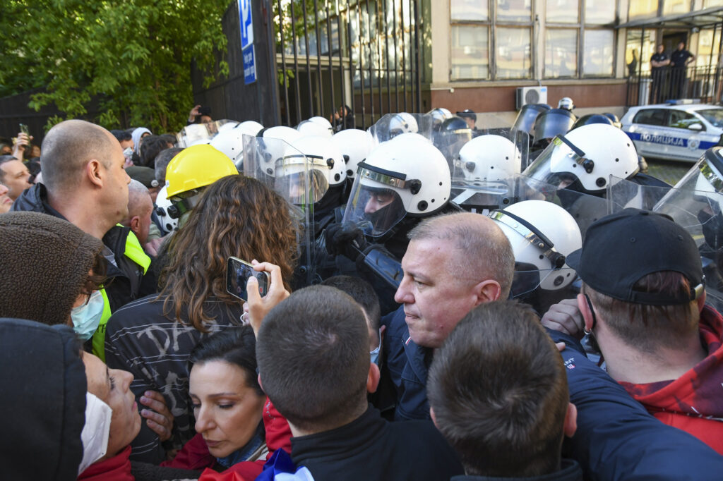 Novi Sad 15.05.2025. Blokada suda zbog uhapšenih studenata, sud, blokada, protest, policija, guranje
