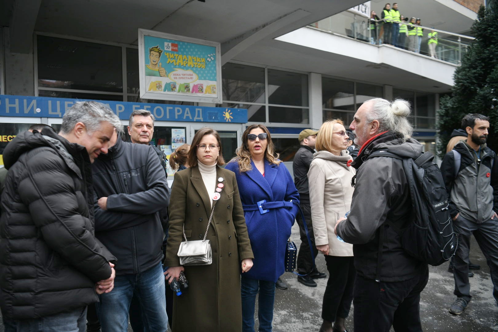 Beograd 11.03.2025. Radnici RTS-a se obraćaju građanima i studentima. Blokada RTS-a, Radio televizija Srbije,  RTS, Takovska 10, studenti i građani blokirali su zgradu RTS-a, studentski protest Foto: Filip Krainčanić/Nova.rs
