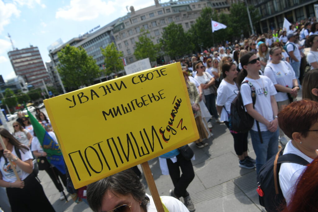 Beograd 11.05.2025. Protestni skup zajednice zaposlenih u predškolstvu. Protest predškoskih radnika na Trgu republike, vrtići, zabavišta, predškolsko Foto: Amir Hamzagić/Nova.rs