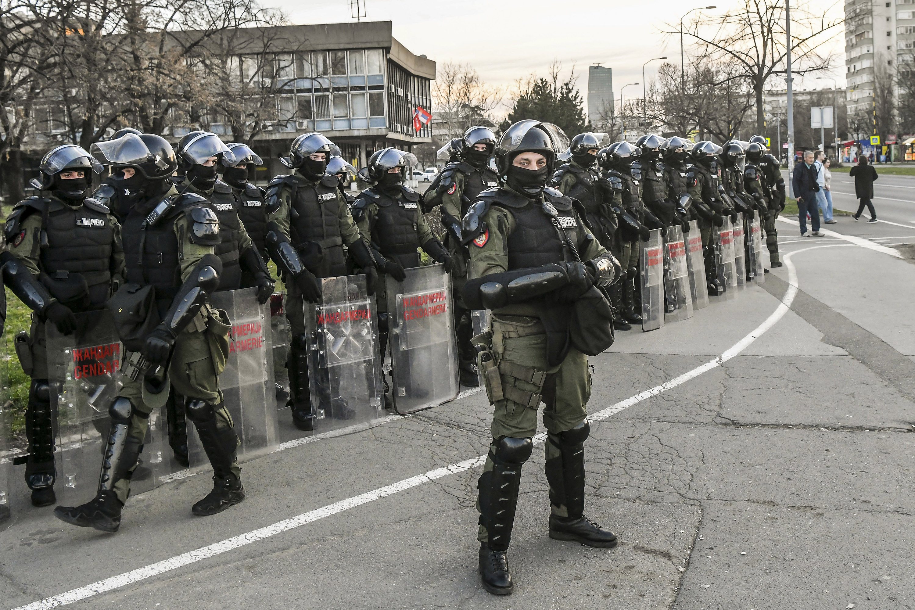 rame uz rame radnici i studenti kruzni tok nbg policija 080325 foto goran srdanov nova rs (29)