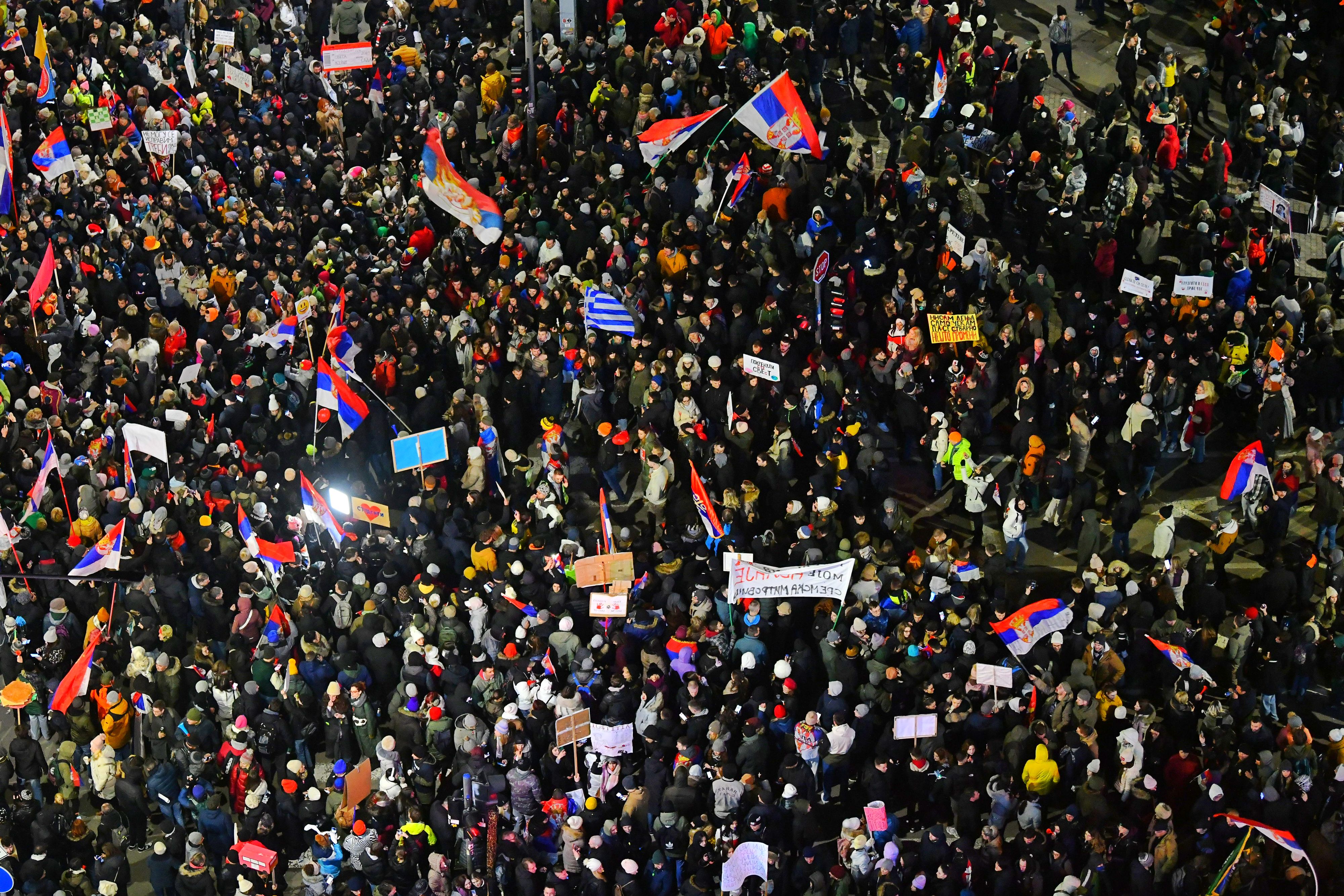 masovka, dron
Kragujevac 15.02.2025. Veče, noć. Akcija Sretnimo se na Sretenje u Kragujevcu. Studentski protest, okupljanje studenata i građana, gradjana Foto: Goran Srdanov/Nova.rs