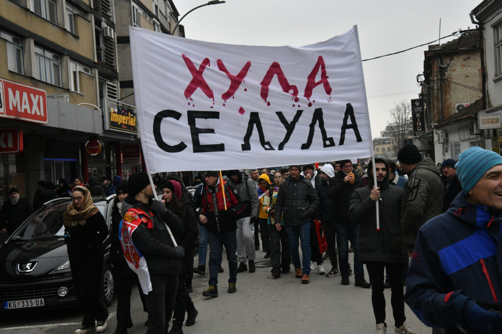 transparent hulja se ljulja
Kragujevac 15.02.2025. Akcija Sretnimo se na Sretenje u Kragujevcu. Studentski protest, okupljanje studenata i građana, gradjana Foto: Vladislav Mitić/Nova.rs