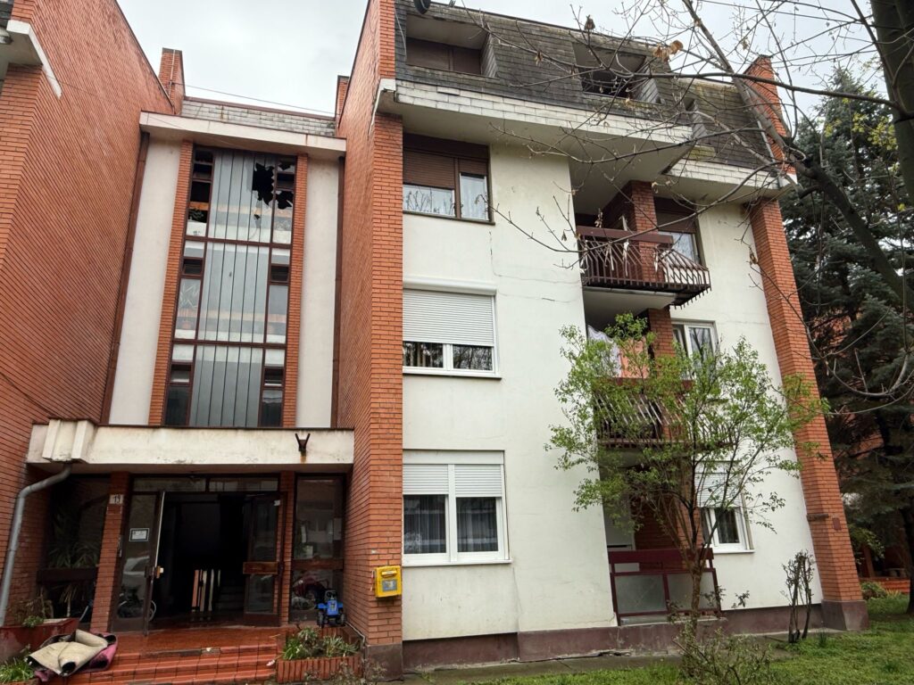 Lazarevac 25.03.2025 pozar požaru u stanu u Lazarevcu stradali su otac Dragan Stević (66) i ćerka Katarina (25).