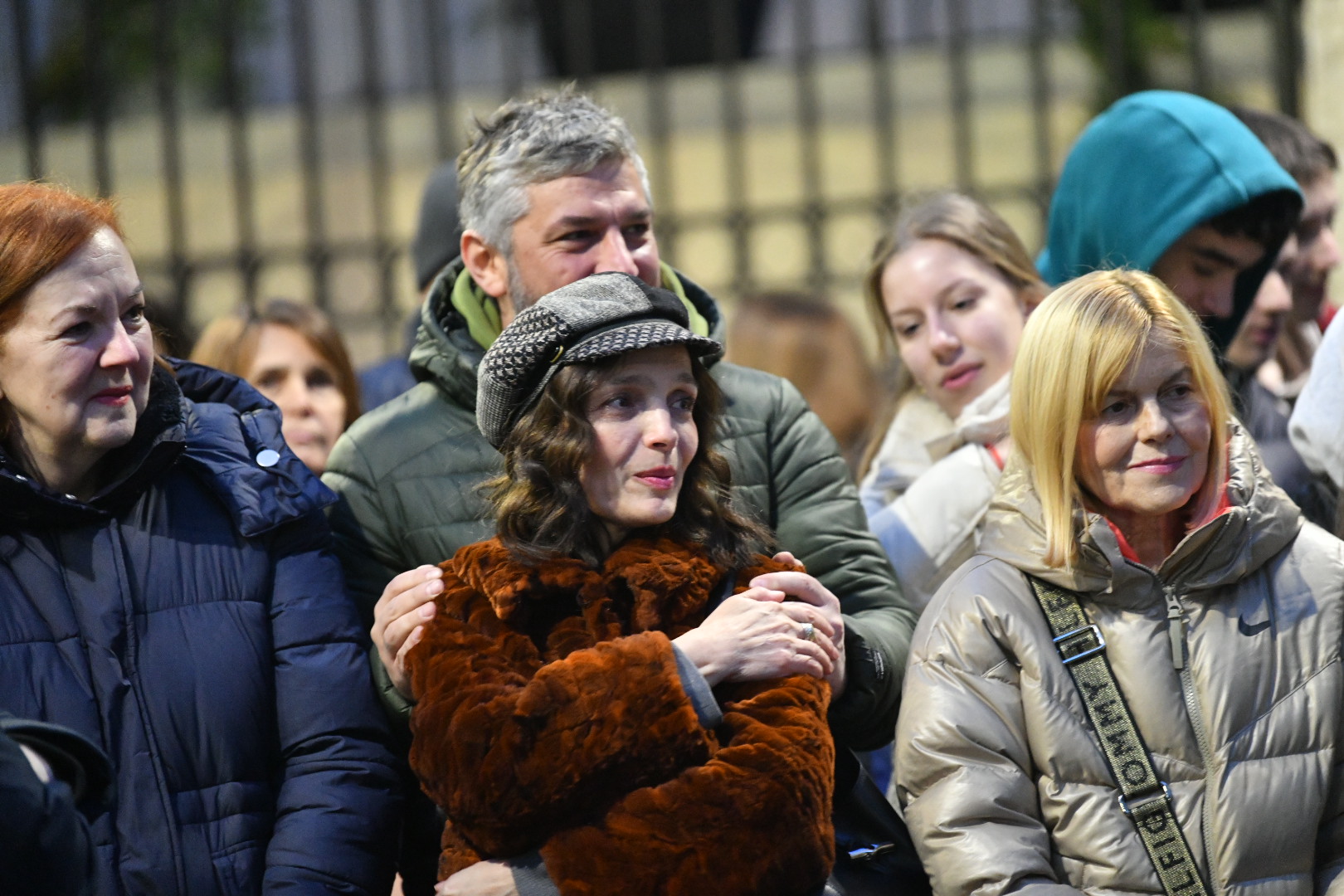 Beograd 24. februar 2025. Protest ispred OS Vladislav Ribnikar koji je organizovala grupa roditelja dece učenika IV-3 odeljenja zbog uciteljice koja je dobila meru udaljenja uciteljice Foto:Vladislav Mitić/Nova.rs