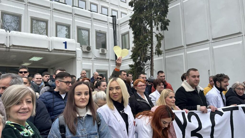 Zaposleni Doma zdravlja i Kliničkog stali na 15 minuta, Niš