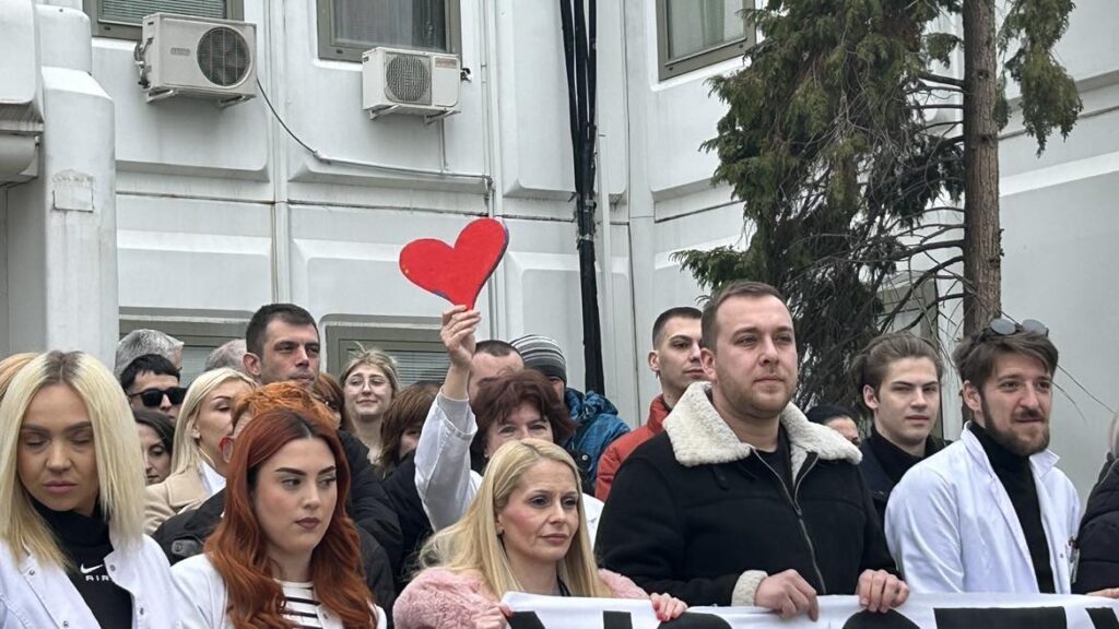 Zaposleni Doma zdravlja i Kliničkog stali na 15 minuta, Niš