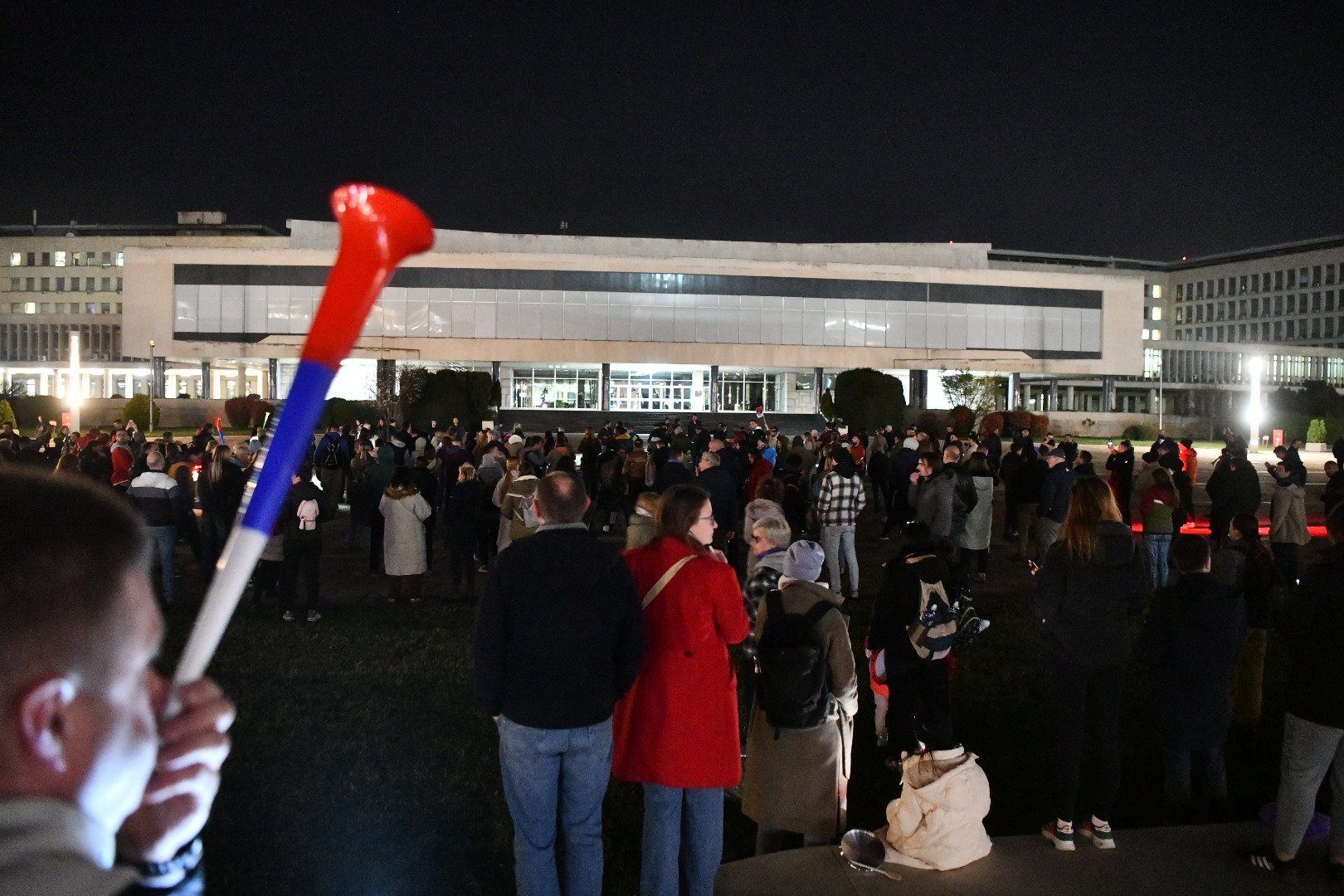 Buka ispred MUP-a na Novom Beogradu