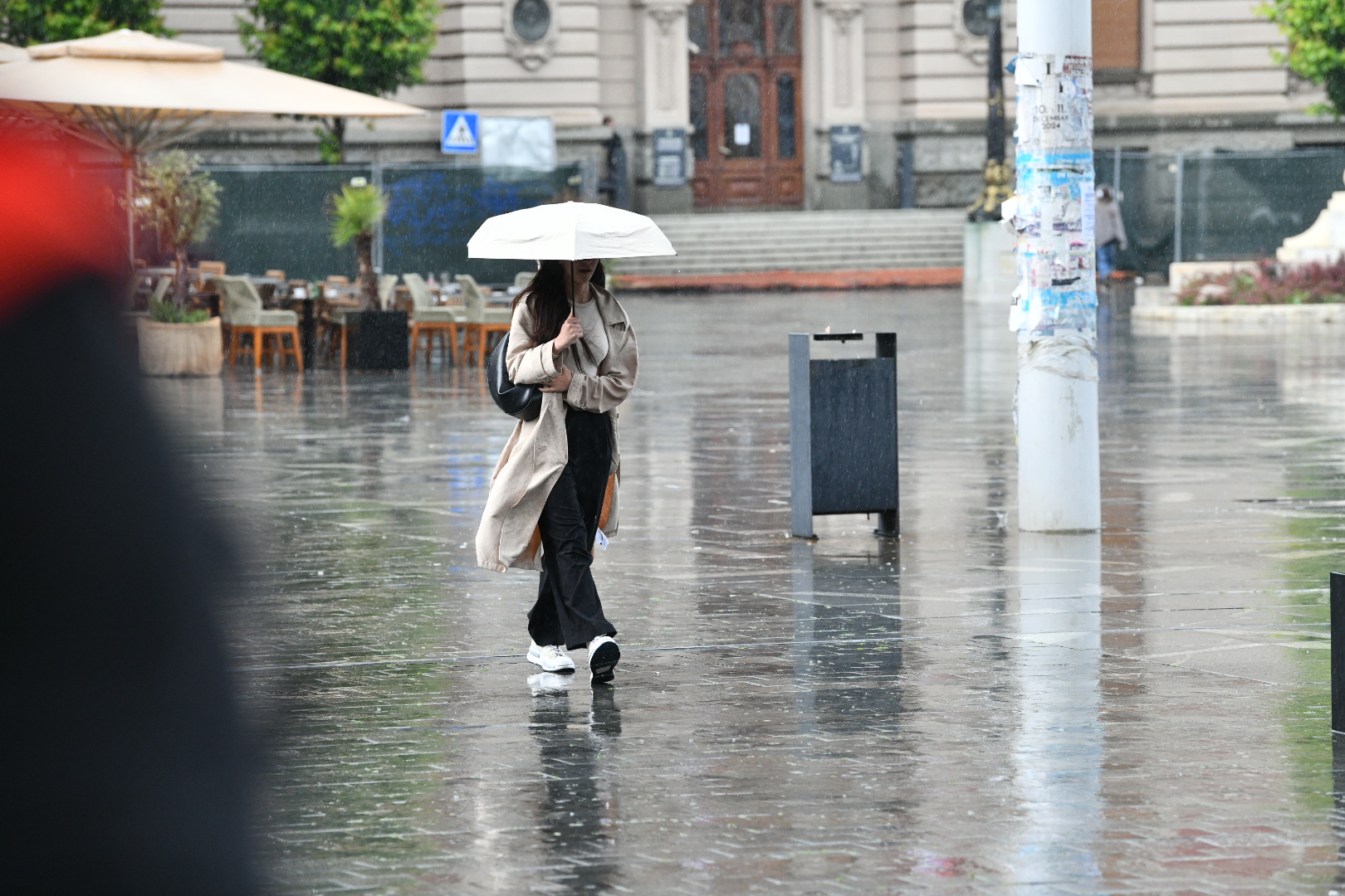 Beograd 21.05.2025. Kiša, pljusak, nevreme, prolećna kiša, vremenska prognoza, vreme, Trg Republike Foto: Vesna Lalić/Nova.rs