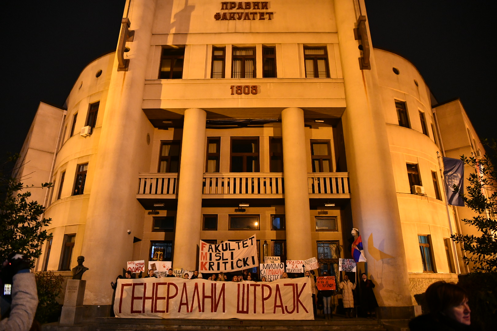 Beograd 14. januar 2025. Protest ispred Pravnog fakulteta u znak podrske studentima koji su sinoc napadnuti na Pravnom fakultetu, studenti, protest "Mi smo za PRAVDU. I, šta ćemo sad?"  Foto:Vesna Lalić/Nova.rs