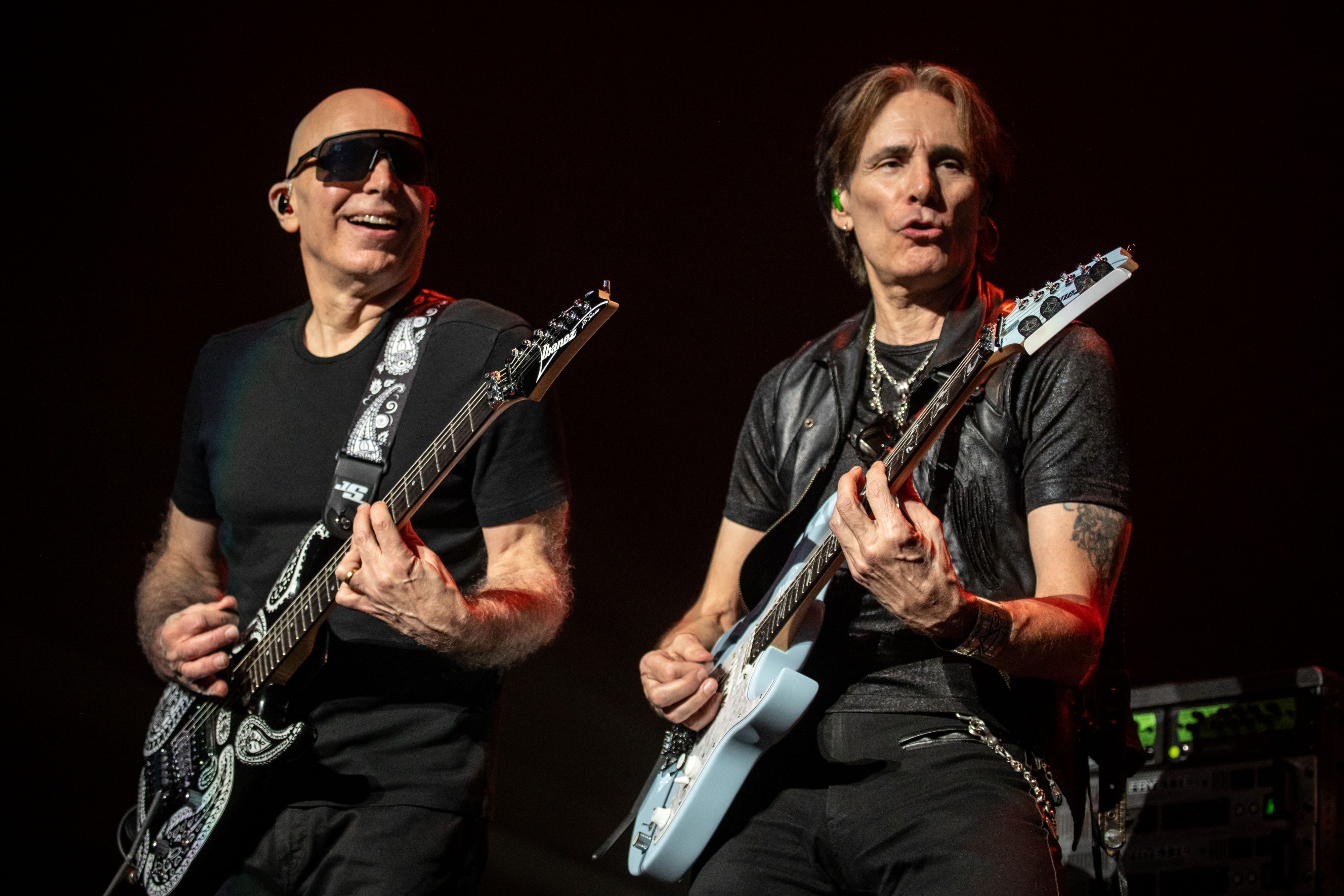 C5D_1833-JoeSatriani-SteveVai-Photo©JonLuini
