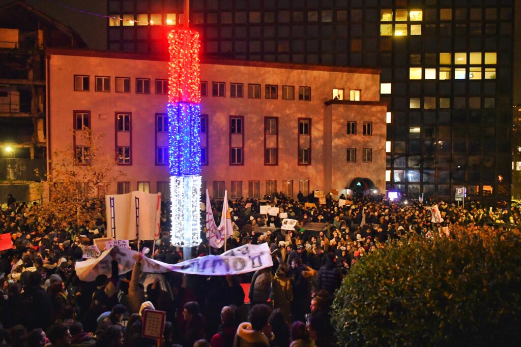 1734033225-Protest-studenata-ispred-RTS-121224-Foto-Goran-Srdanov-36-1024x683.jpg