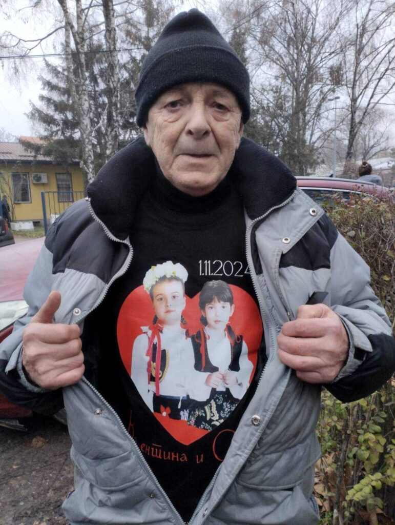 Mama i deka devojčica poginulih u padu nadstrešnice podržali štrajk nastavnika