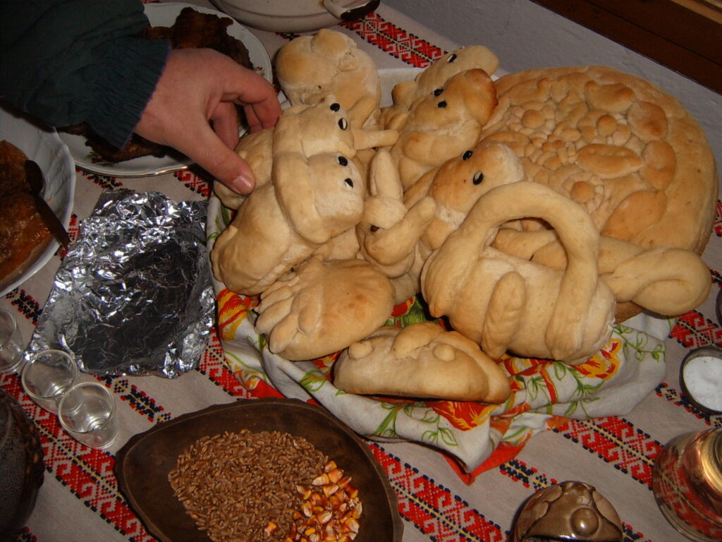 1735143136-kultni-kolaci-Bozic-Kaonik-2010-foto-VM-1024x768.jpg