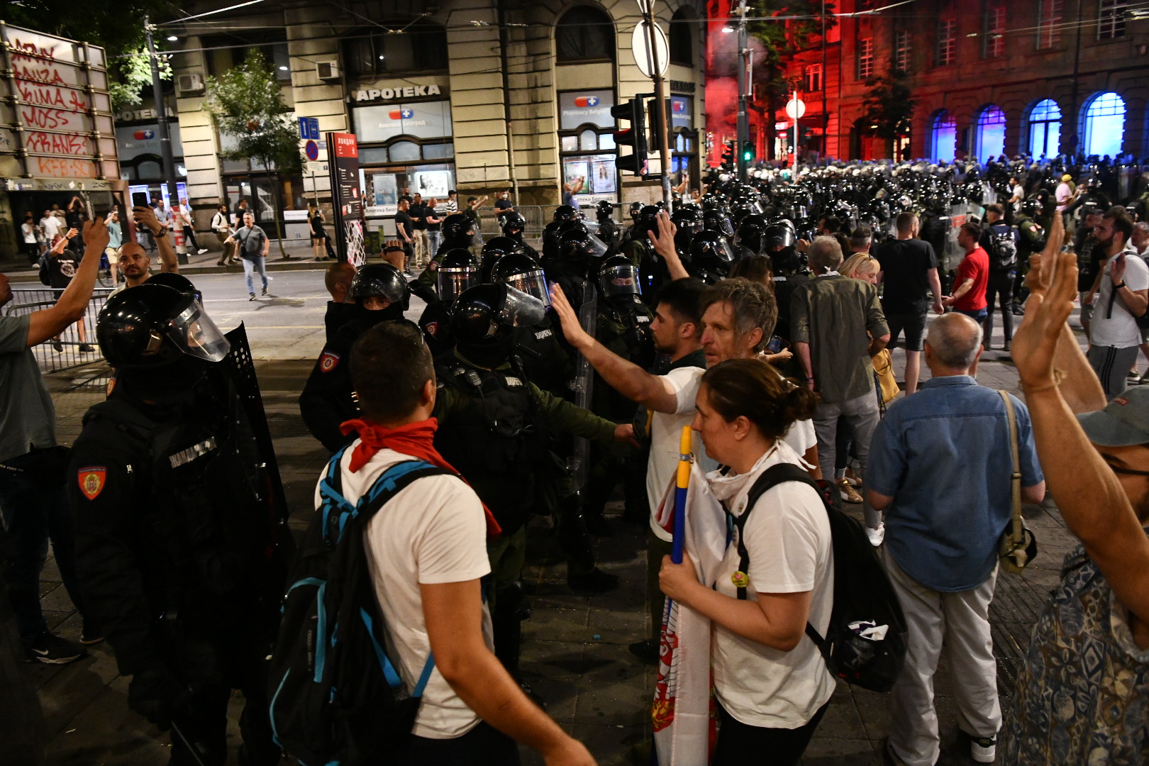 Beograd 28.06.2025. Policija u kralja Milana, kod Londona, građani i policija. Protest Vidimo se na Vidovdan, veliki studentski protest  Foto: Vesna Lalilć/Nova.rs