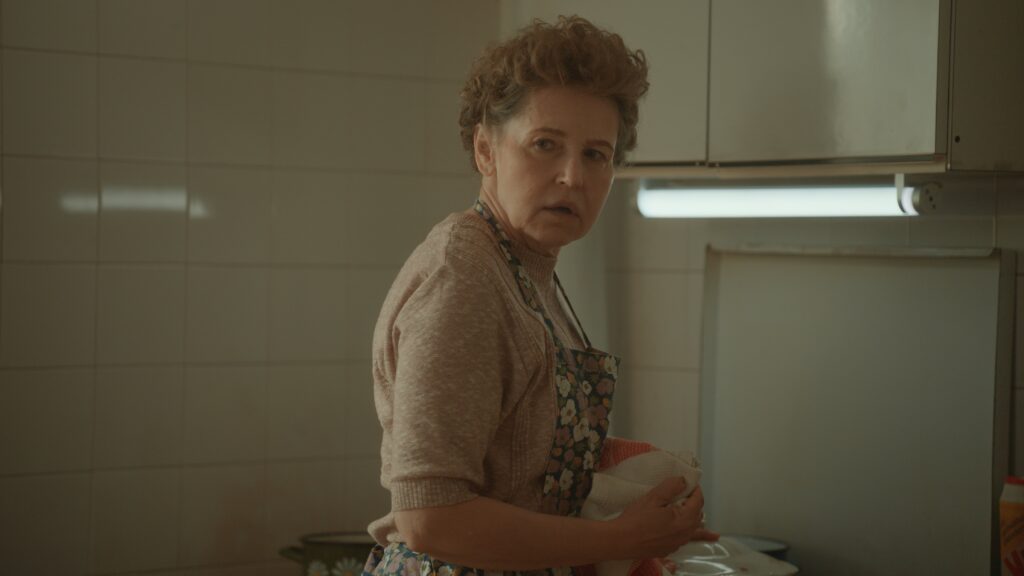 Regionalni hit film - Nova verzija spota za legendarnu pesmu jugoslovenske grupe Pepel in kri najavljuje regionalni filmski hit „Belo se pere na devedeset“ sa Anicom Dobrom