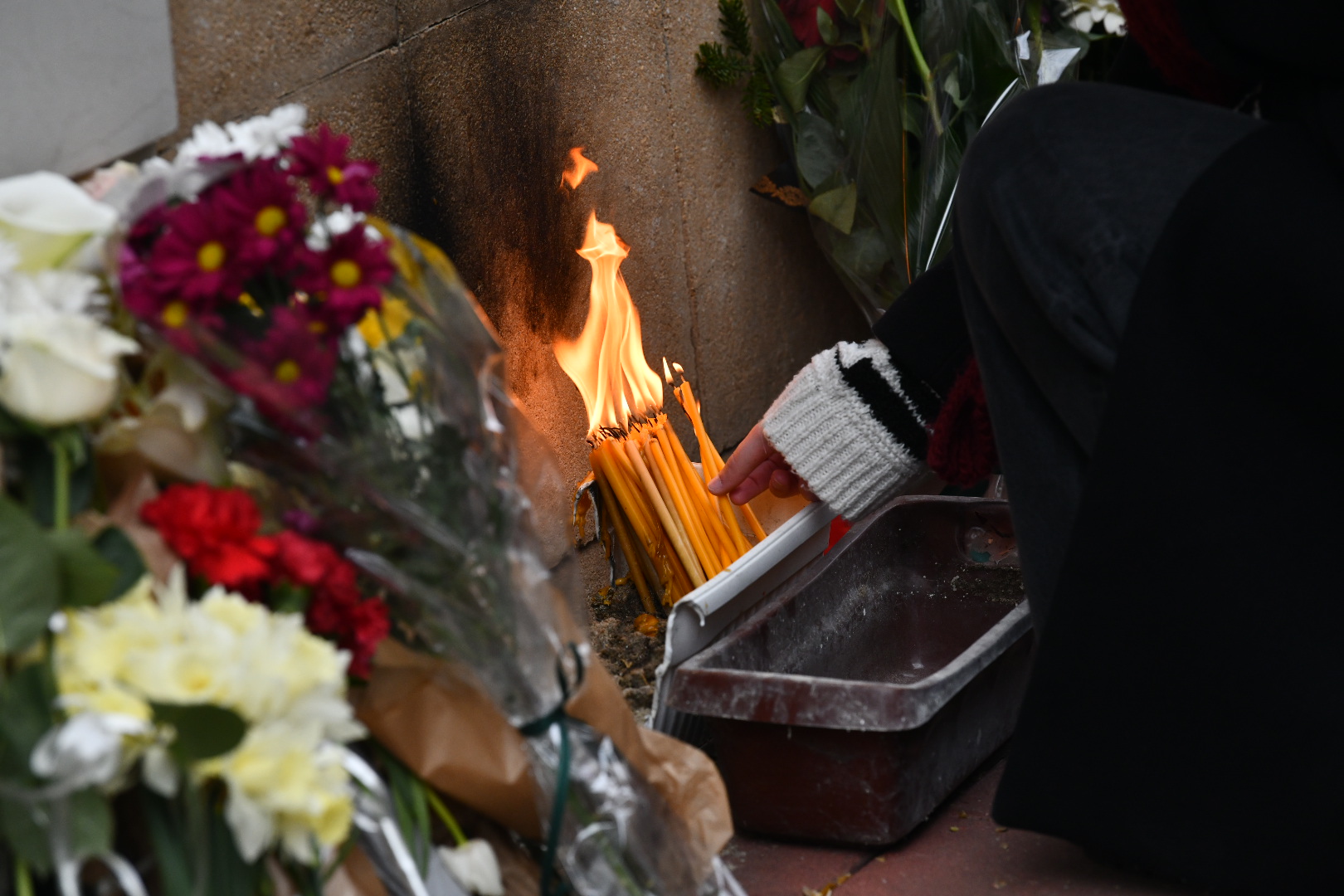 15 minuta tišine ispred ambasade Makedonije u Beogradu