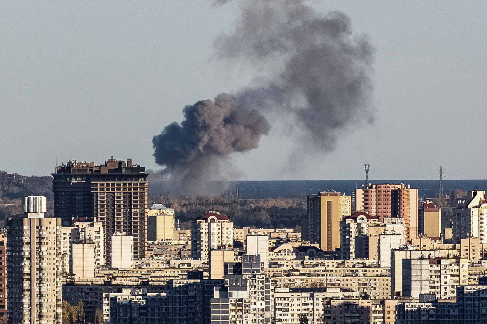 Smoke rises on the outskirts of the city during a Russian missile attack, as Russia's invasion of Ukraine continues, in Kyiv, Ukraine October 31, 2022.  REUTERS/Vladyslav Sodel