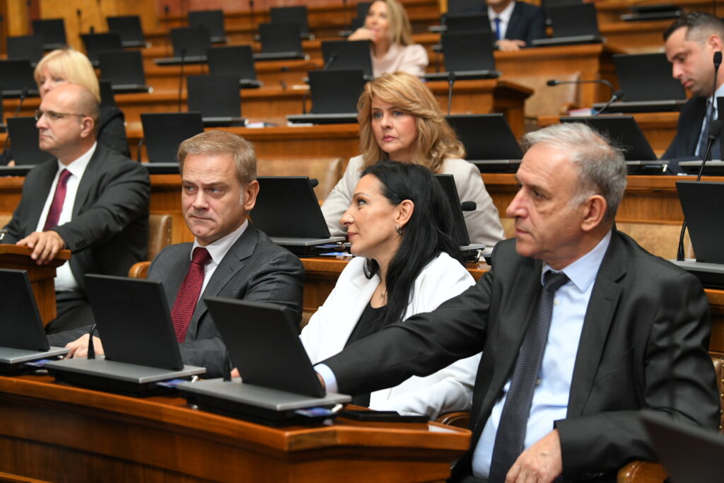 Beograd 07.10.2025. Borko Stefanović, Marinika Teipić i Zdravko Ponoš, opozicija. Zasedanje Skupštine Srbije, sednica Skupštine Srbije, skupštinska sala, poslanici Foto: Amir Hamzagić/Nova.rs