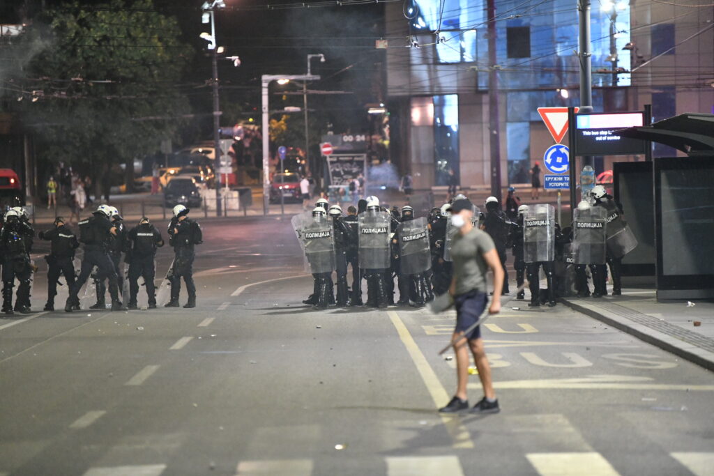 Beograd 15. avgust 2025. Protest studenata u blokadi I građana Srbije pod sloganom „Nismo vreća za udaranje“, protesti nakon brutalnog nasilja policije nad građanima Slavija suzavac  Foto:Vladislav MitićNova.rs