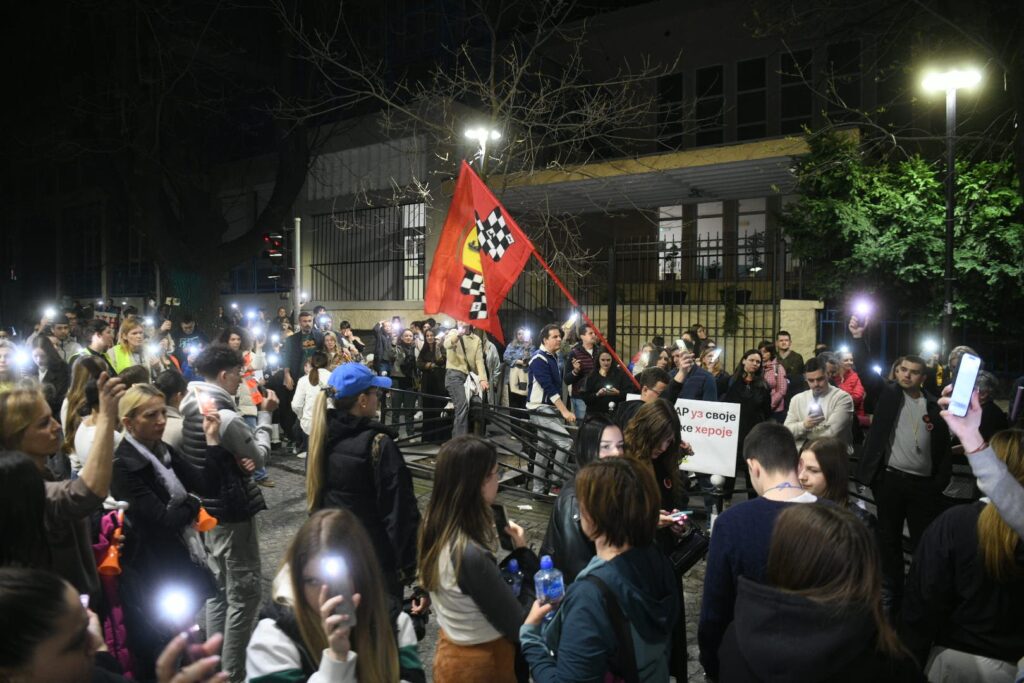 Beograd 10.03.2025. 15 minuta tišine. Ribnikar. Ujedinjene škole Vračara, protest, podrška prosvetarima i studentima, studentski protest Foto: Filip Krainčanić/Nova.rs