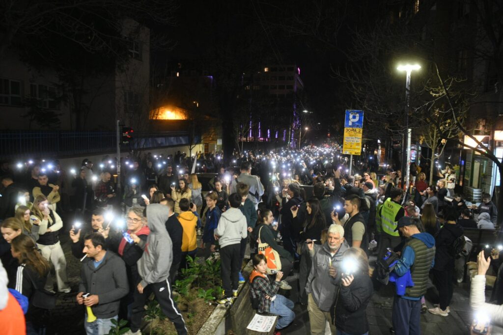 Beograd 10.03.2025. 15 minuta tišine. Ribnikar. Ujedinjene škole Vračara, protest, podrška prosvetarima i studentima, studentski protest Foto: Filip Krainčanić/Nova.rs