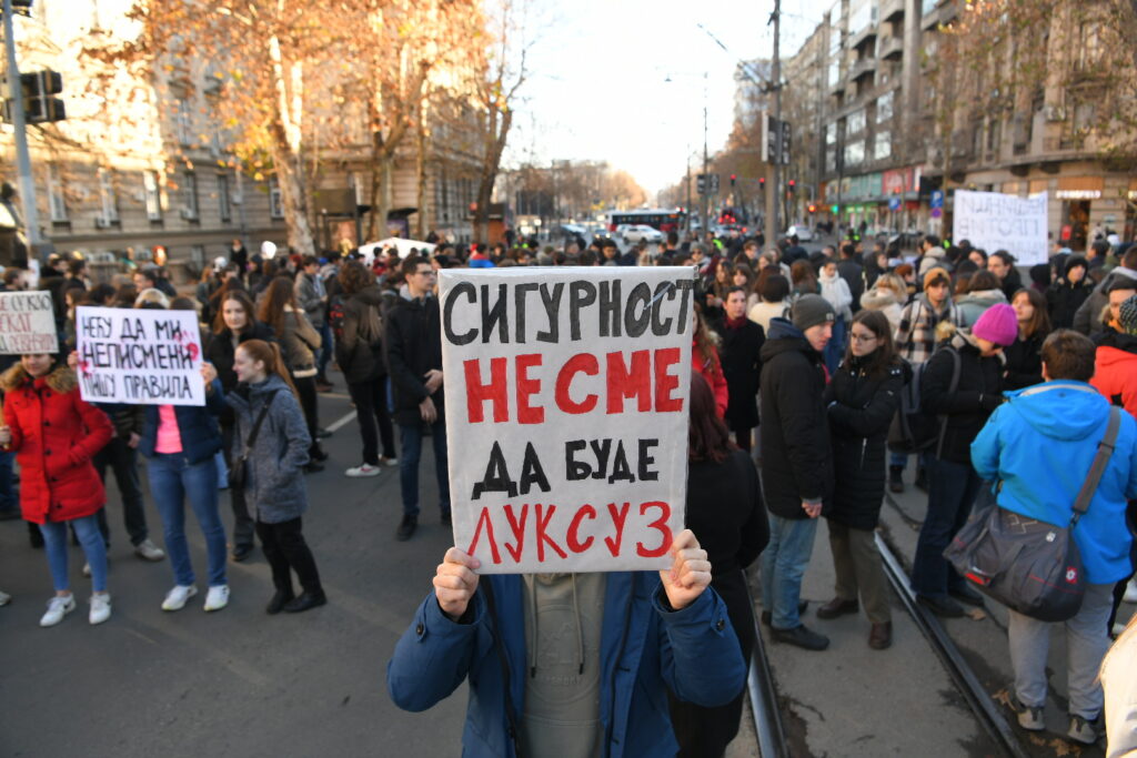 Beograd 22. decembar 2024. Studentska blokada na Bulevaru kralja Aleksandra, Elektrotehnički fakultet, Pravni fakultet, Masinski, Arhitektonski, studenti Foto:Amir Hamzagić/Nova.rs