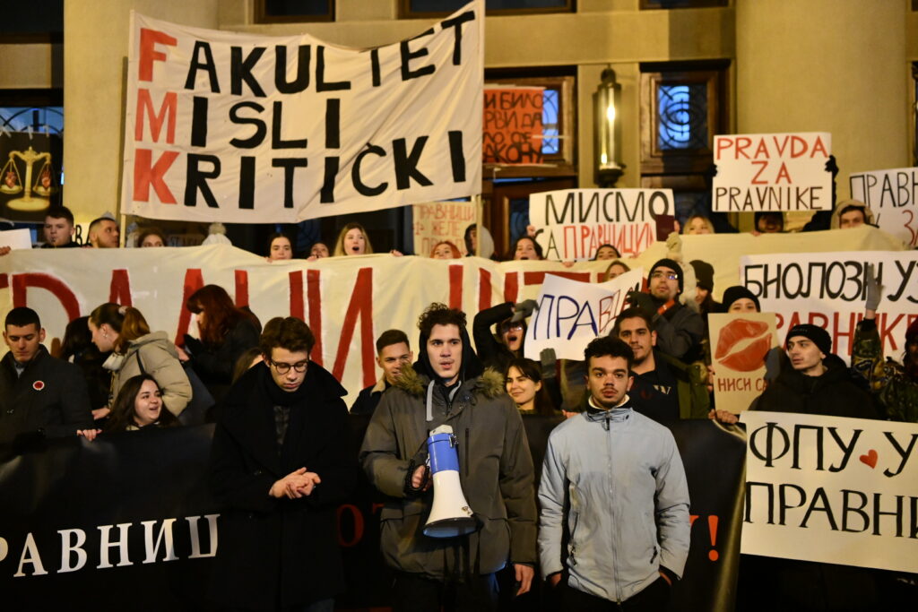 Beograd 14. januar 2025. Protest ispred Pravnog fakulteta u znak podrske studentima koji su sinoc napadnuti na Pravnom fakultetu, studenti, protest "Mi smo za PRAVDU. I, šta ćemo sad?"  Foto:Vesna Lalić/Nova.rs
